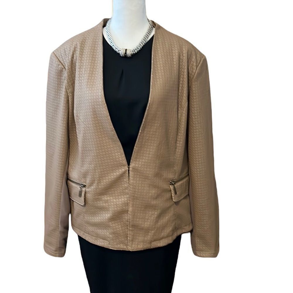 Pamela McCoy szL faux leather jacket 1 inside & 2 outside pockets hook front EUC